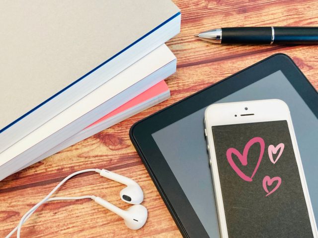 スマホで無料で音楽を聴く方法！楽天モバイルの「Rakuten Music」がお得すぎる🎧