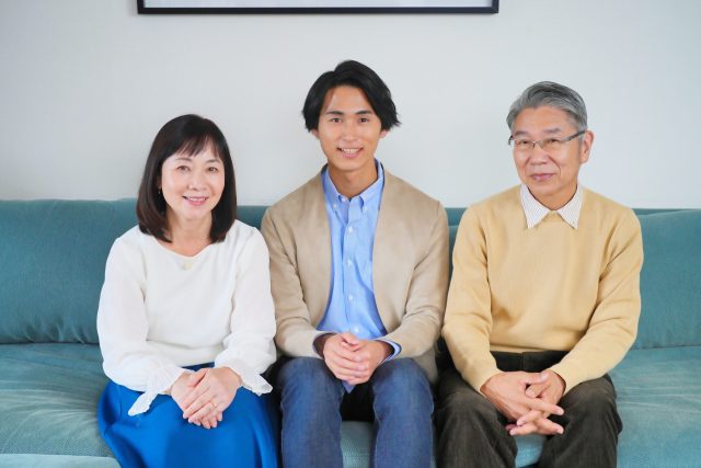 スマホの名義変更　親から子の手続き方法と注意点